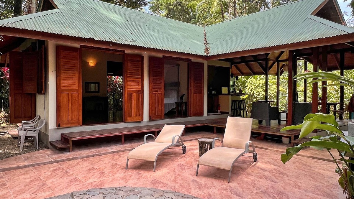 Cocles Villa | Romantic getaway with plunge pool in jungle garden