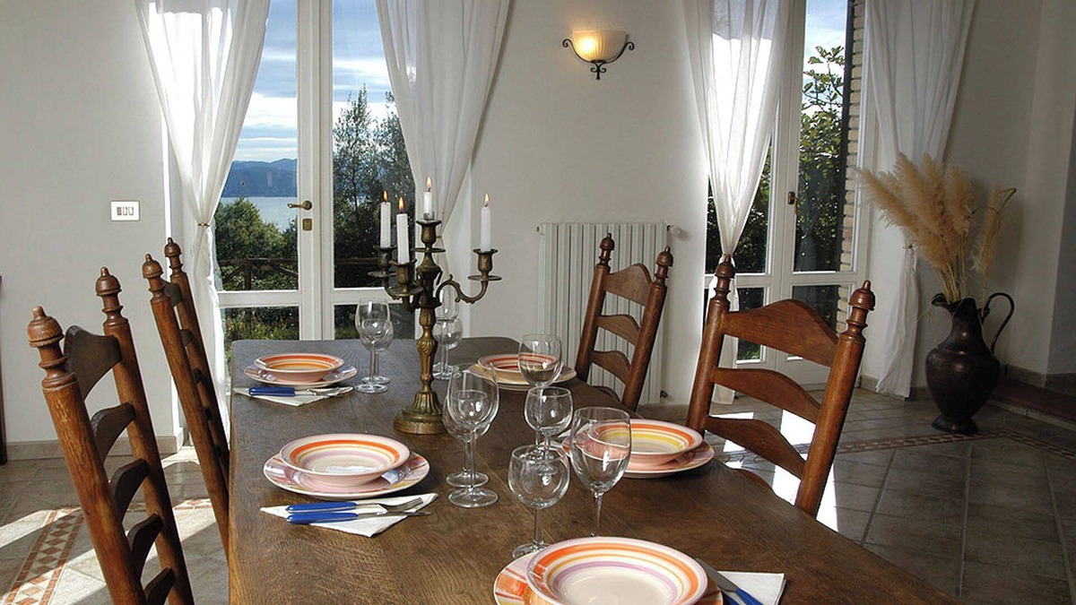 Passignano sul Trasimeno Apartment | Romantic located vacation flat above the Trasimeno Lake