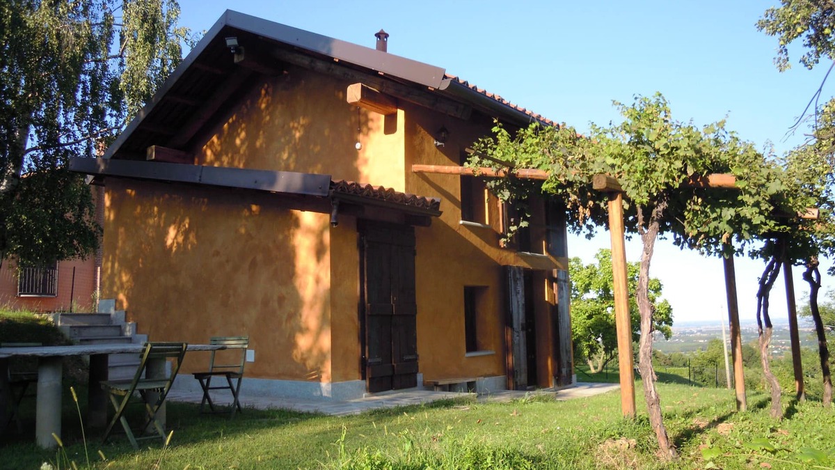 San Secondo di Pinerolo House | Romantic cottage in the vineyard, Pinerolo, only adults