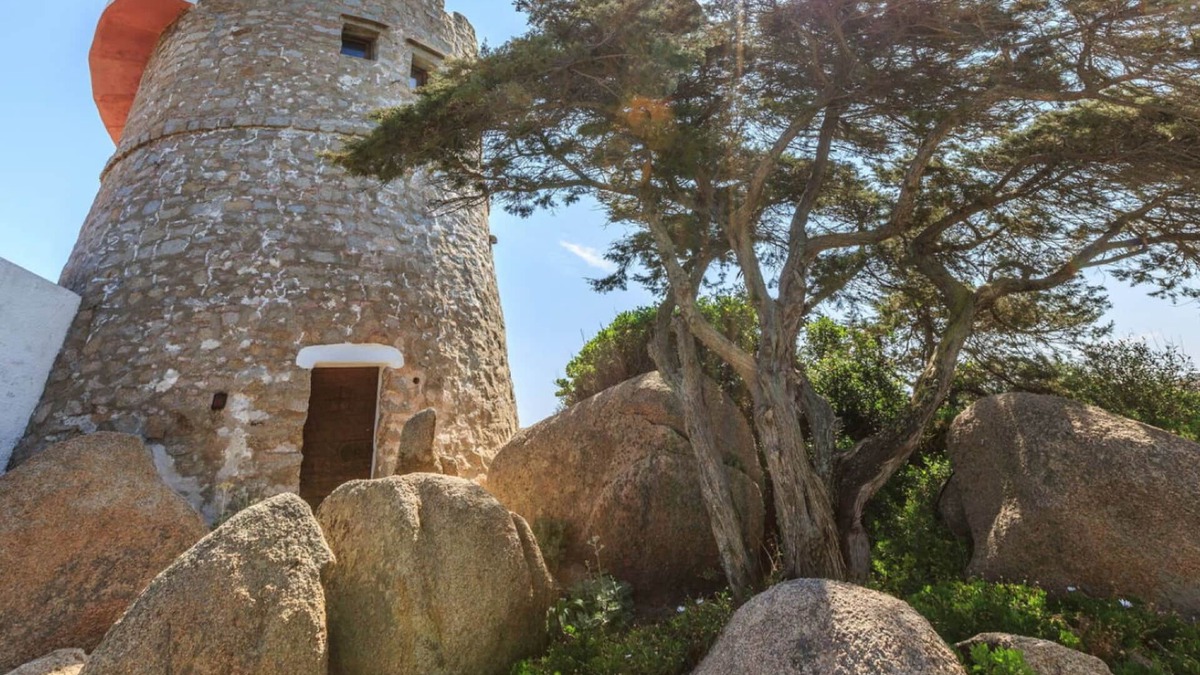 Capo Testa Apartment | Romantic Old Middle Ages Tower at Sardinia Coast