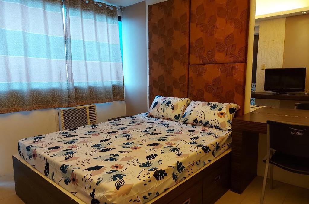 Wack-Wack Greenhills Apartment | Romantic 1 Bedroom with Pool