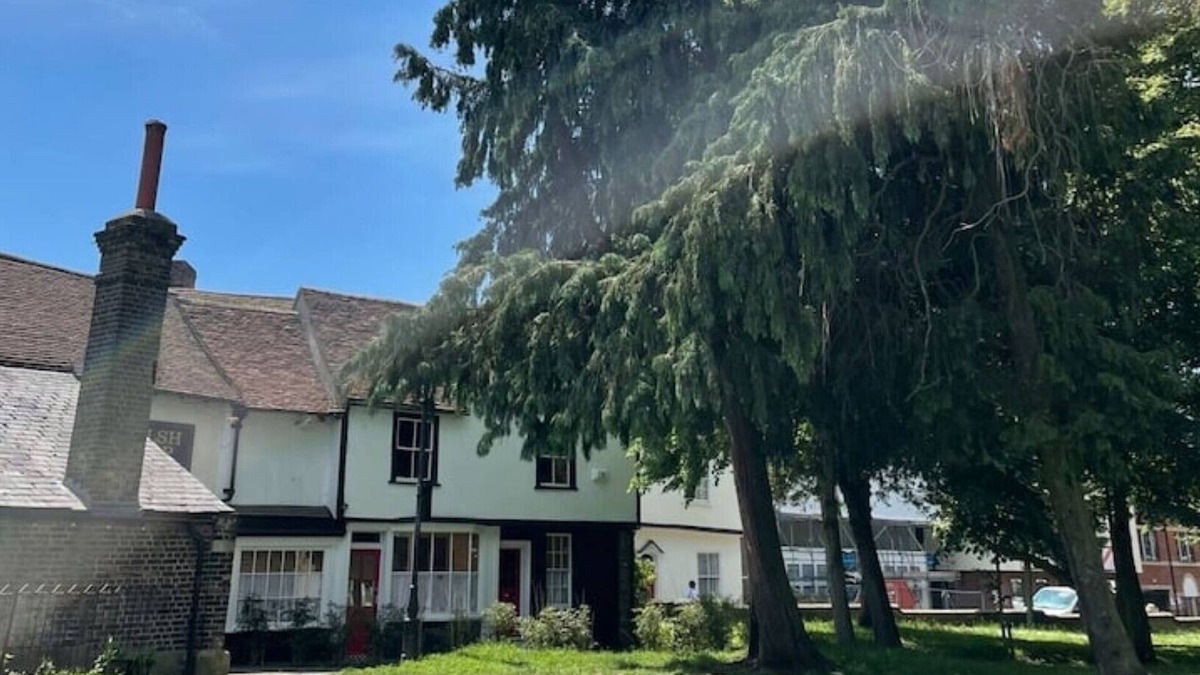 Waltham Abbey Cottage | Romantic 16th Century Cottage on Historical Church Grounds Waltham Abbey Epping