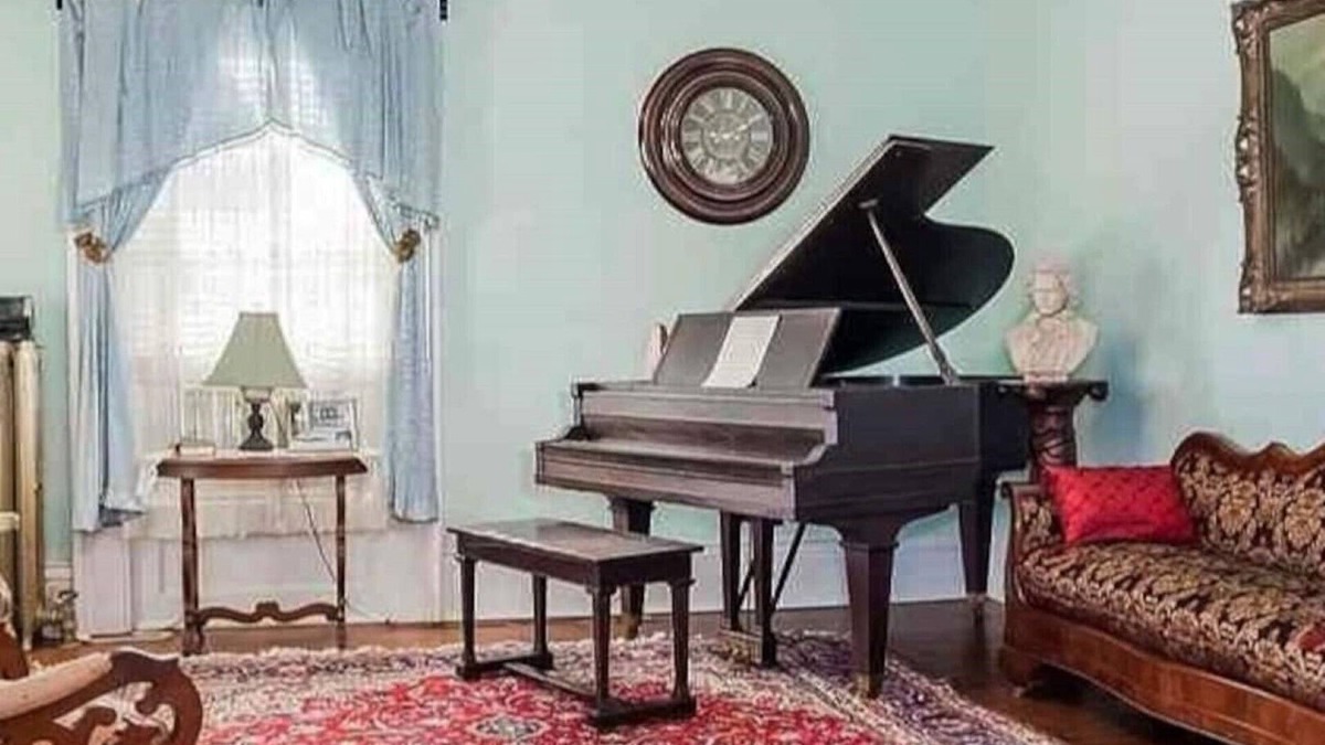 Columbus Villa | Romantic 1854 Governor Lewis Mansion Private Piano Concert