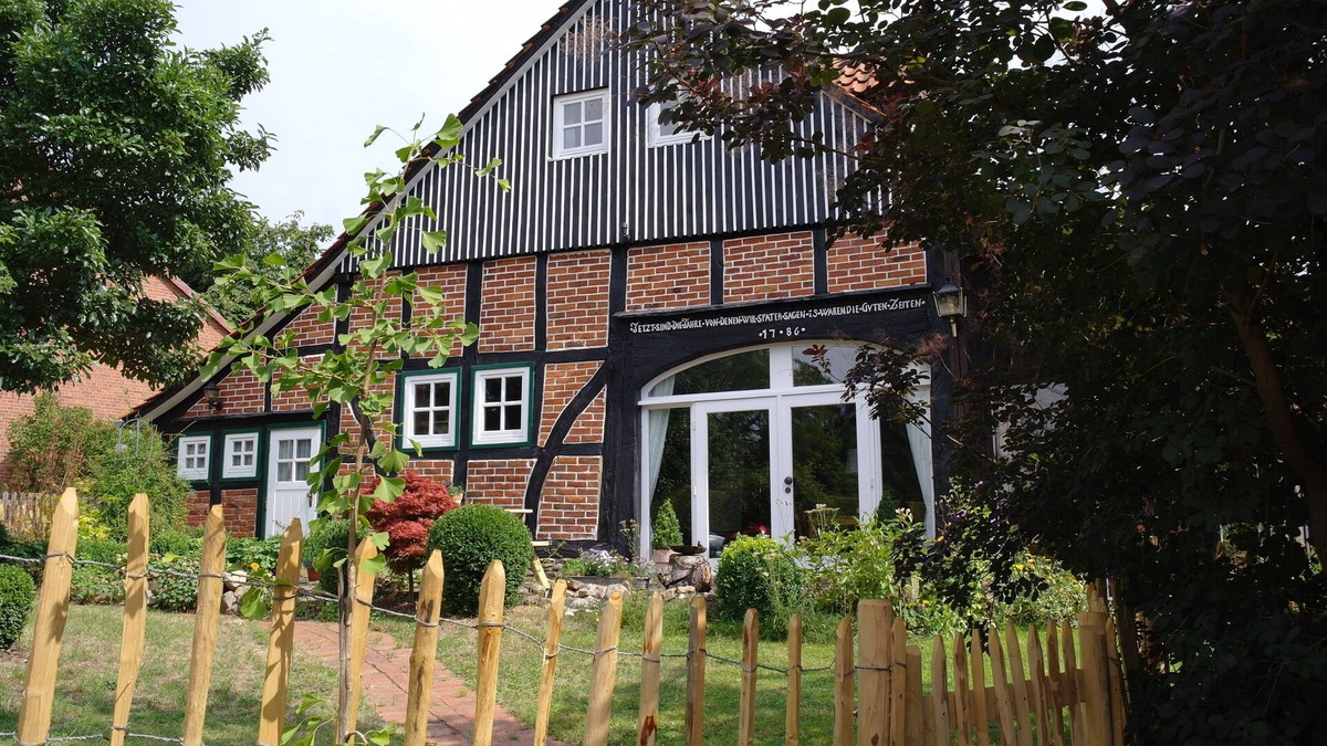 Weibeck House | romantic 4-star holiday home in the Weserbergland near Hameln with fireplace, sauna