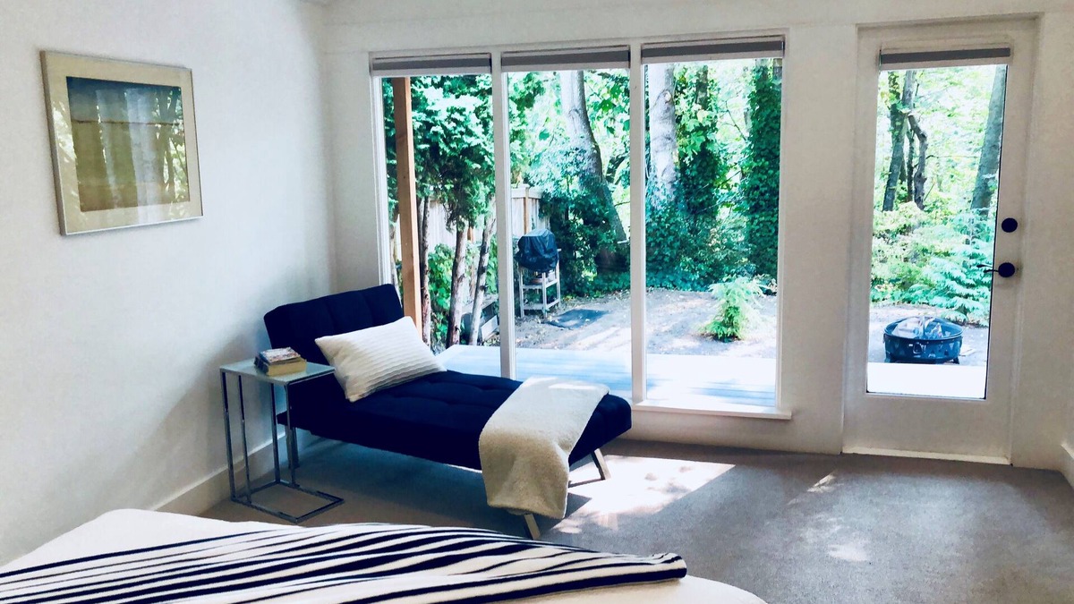 Lawton Park House | Romantic and Charming Magnolia Mid-Century Modern - 1 block from Discovery park