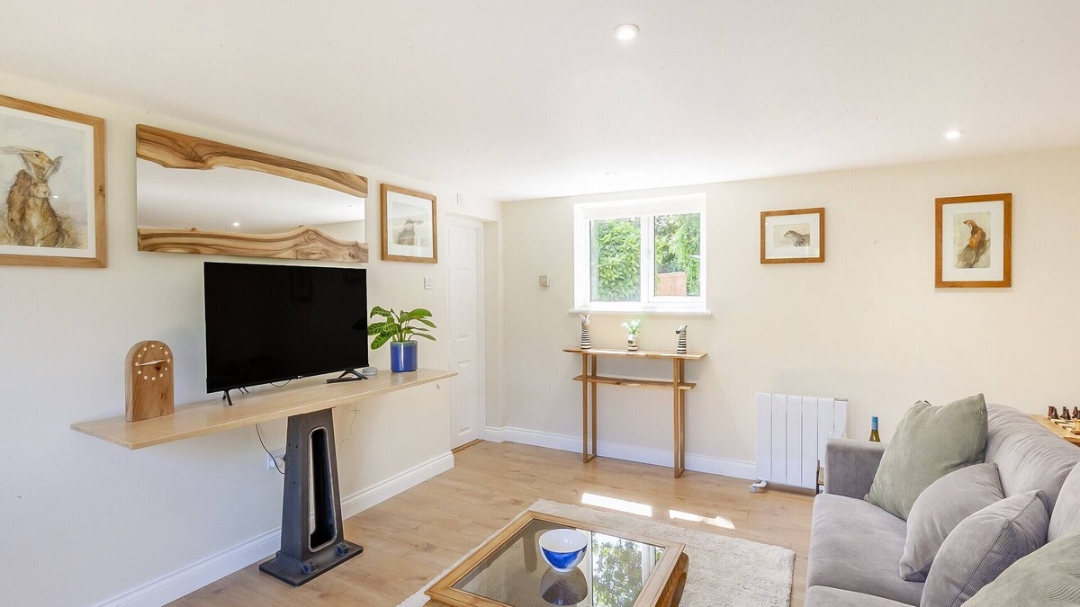 Ford Cottage | Romantic and spacious holiday home in a picturesque West Sussex village.