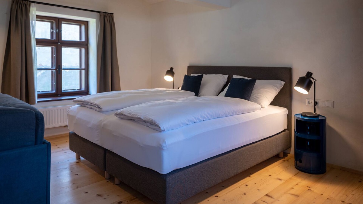 Lutzmannsburg Apartment | Romantic apartment in historic Streckhof in wine region
