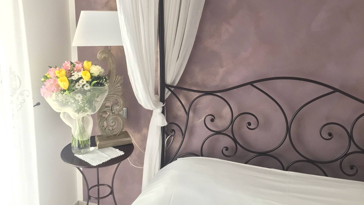 Pietramurata House | ROMANTIC APARTMENT WITH BALCONY IN HISTORIC RESIDENCE