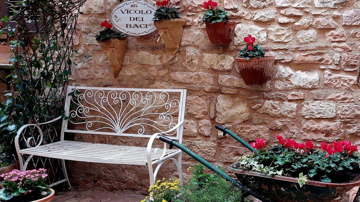 Spello Apartment | Romantic apartment in the Vicolo dei Baci located in the historic center