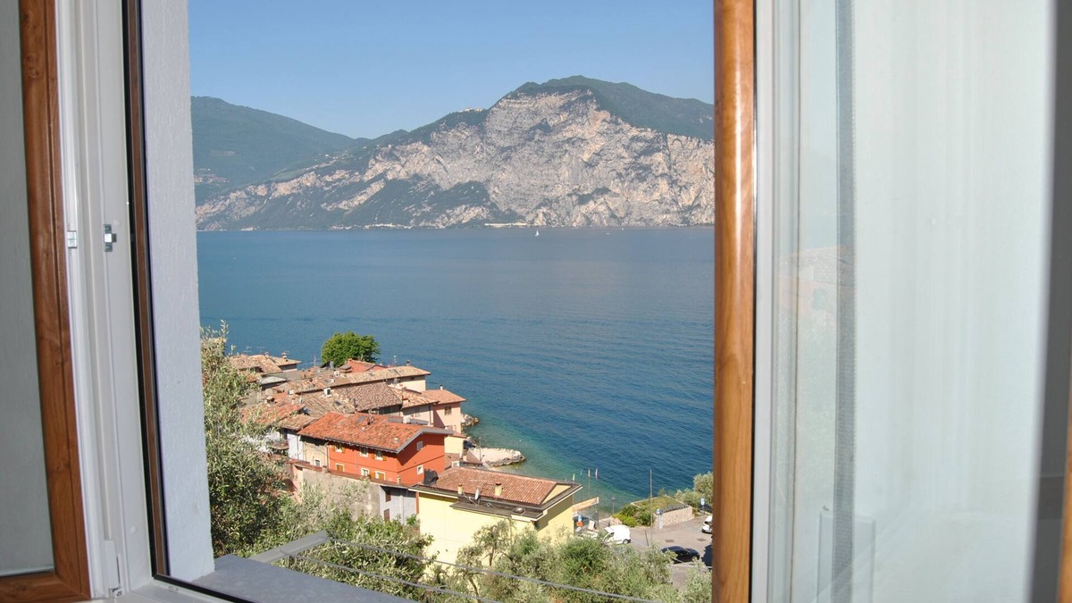 Cassone Apartment | Romantic apartment SUPER PRICE OCTOBER parking space wonderful lake view.