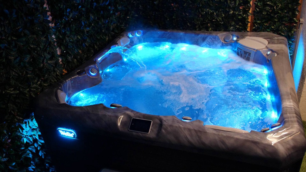 Selimbar Apartment | Romantic apartment with own private Hot Tub on Terrace
