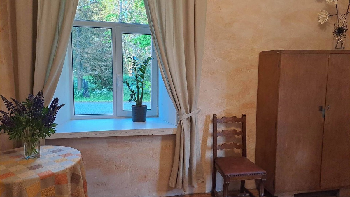 Antsla Parish House | Romantic apartment with high ceiling in charming Võrumaa