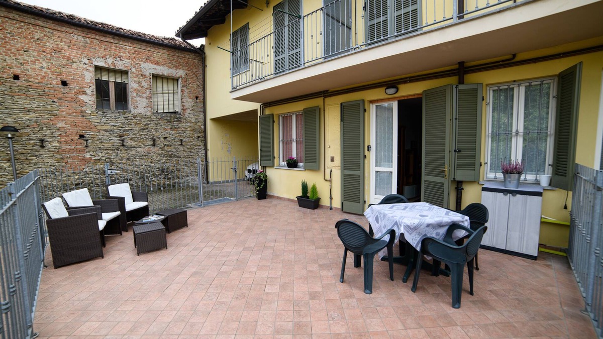Borgonovo Apartment | ROMANTIC APARTMENT WITH ROUND BED