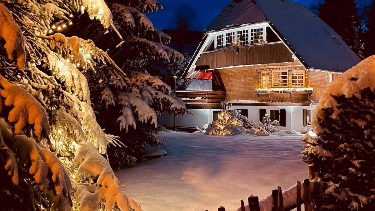 Hinterzarten Ski Chalet | Romantic Art Nouveau chalet (incl. Black Forest Card)