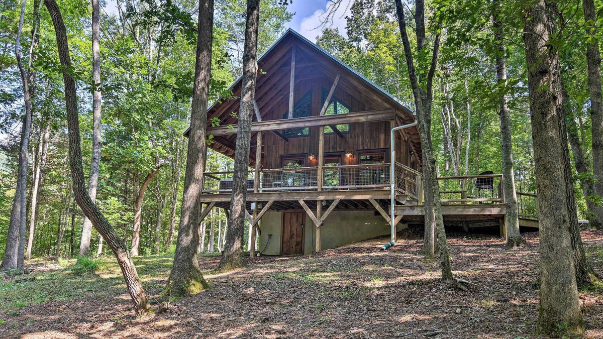 Leicester Cabin | Romantic Asheville Area Cabin w/Deck & Hot Tub!