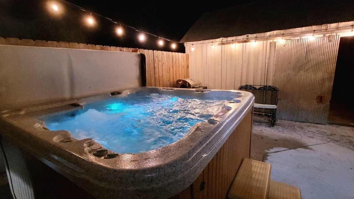 Augusta Cottage | Romantic Augusta Cottage w/hot tub