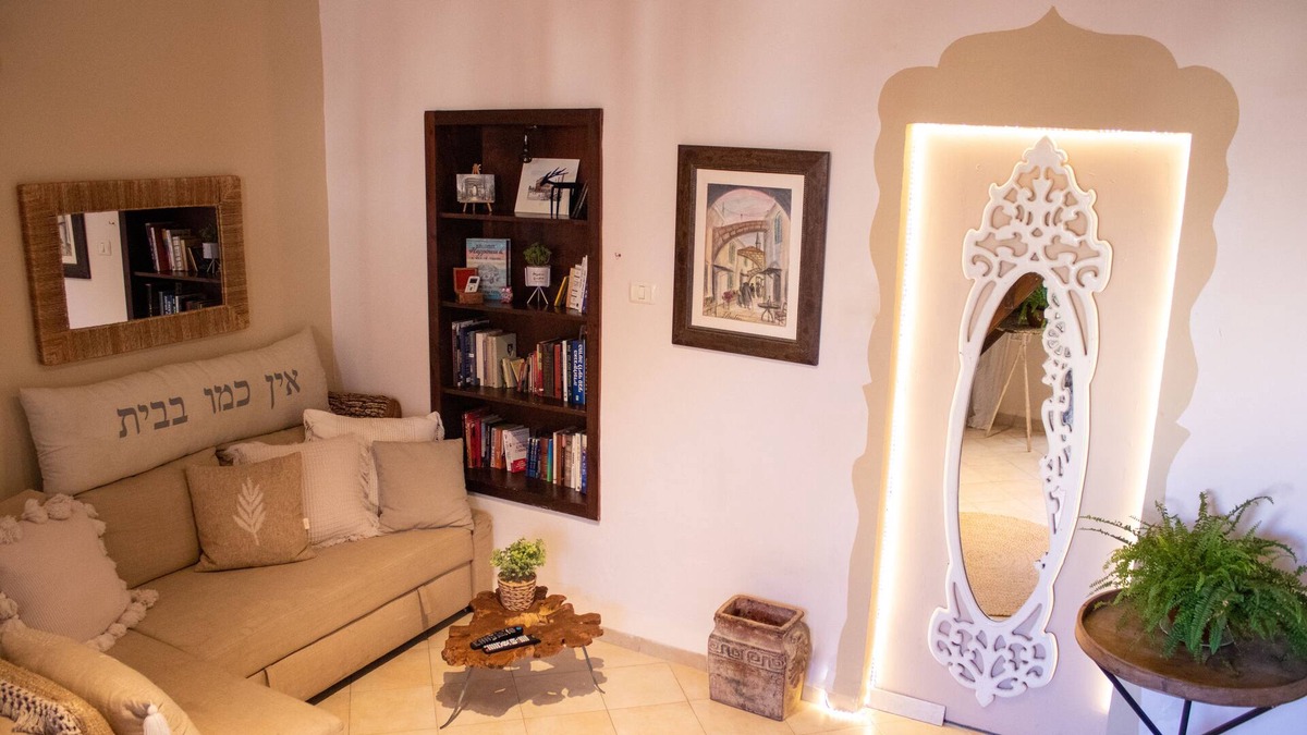 Safed Old City House | Romantic authentic apartment in the city center with amazing views