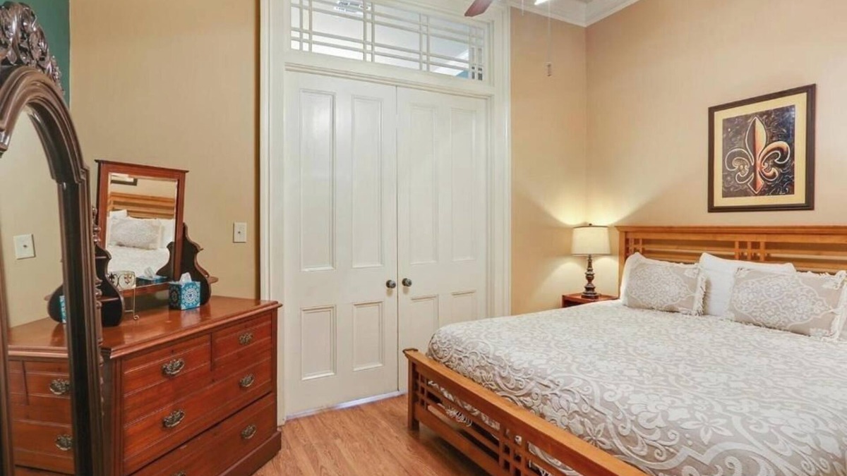 French Quarter Hotel | Romantic Balcony Suite in French Quarter – Steps from Bourbon & Jackson Square