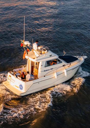 Lisbon District Boat Rental | Romantic boat on the Tagus River