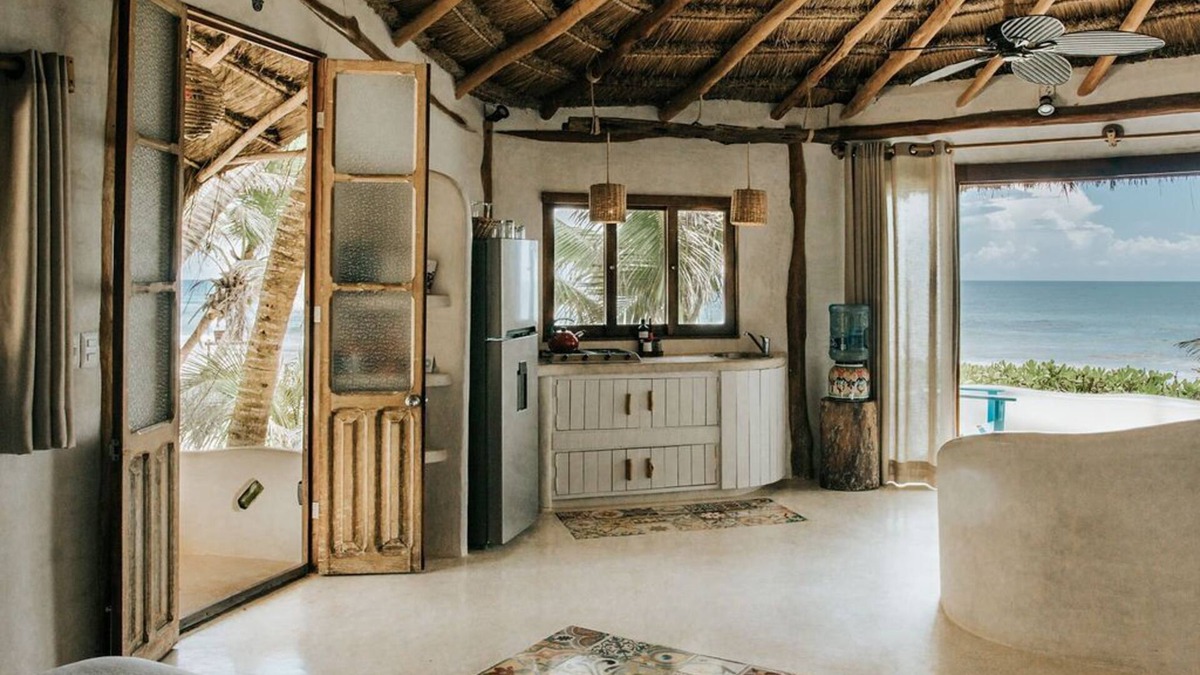 Zona Hotelera House | Romantic Bungalow on Tulum beach with turquoise sea at your doorstep!