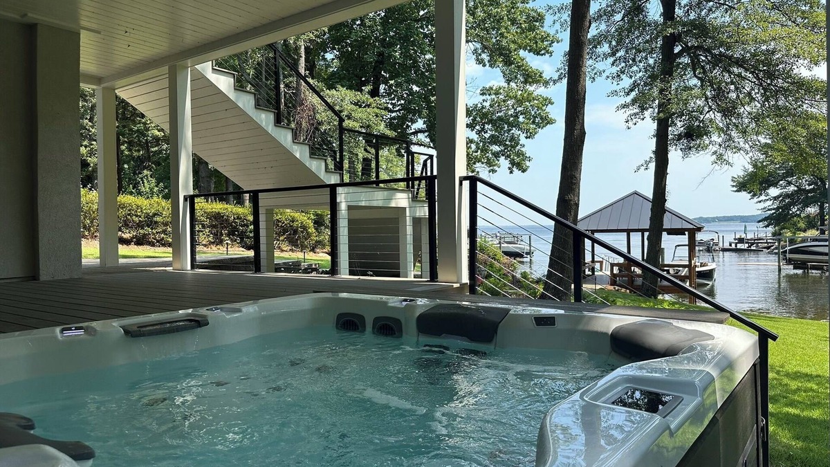 Lexington House | Romantic bungalow on Lake Murray w/cold plunge/hot tub/sauna, gym & dock gazebo