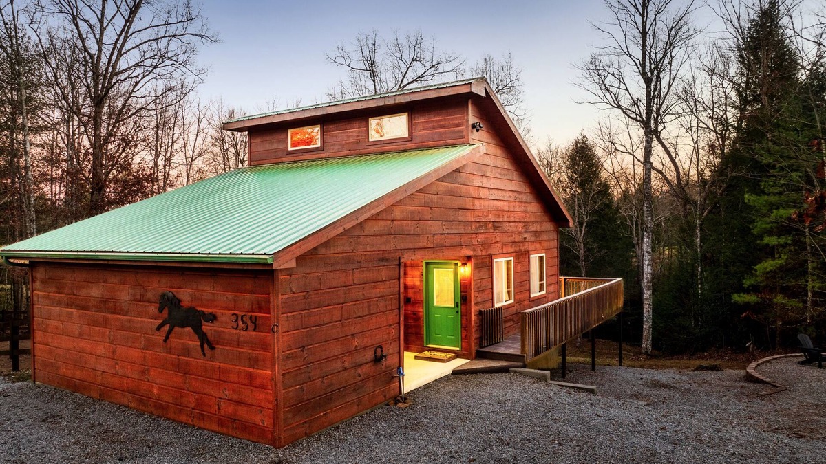 Elgin Cabin | Romantic Cabarn w/HotTub Lounge - Located on BSF!