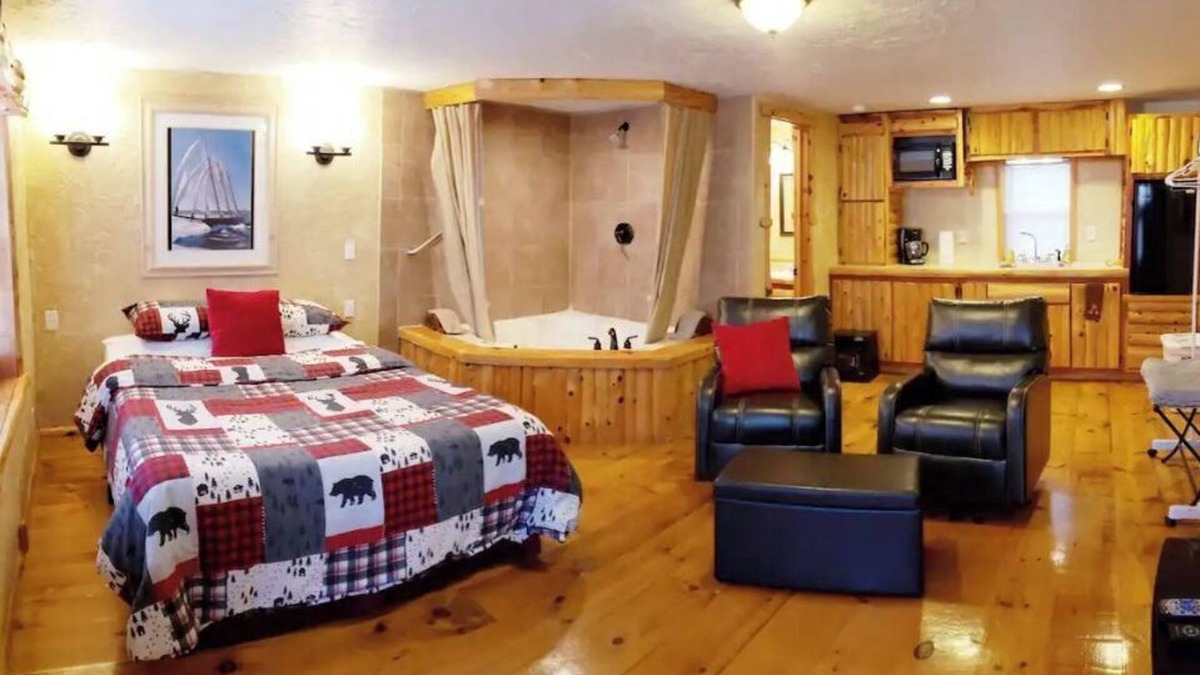 Rockaway Beach House | Romantic Cabin at the Lake - Campfire - Marina