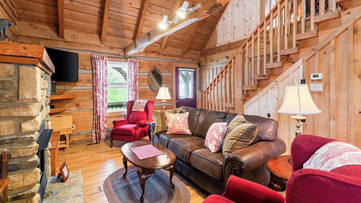 Vesta Cabin | Romantic Cabin Getaway - King Bed - Fast Wi-Fi - Pet-Friendly