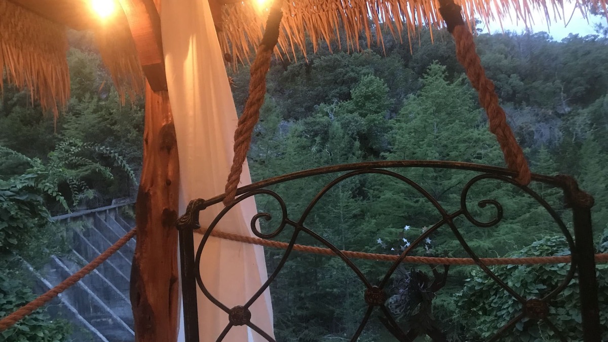 Leakey Cabin | Romantic Cabin Getaway