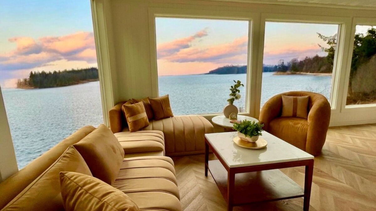 Dunes City Villa | Romantic Cabin w/Panoramic View