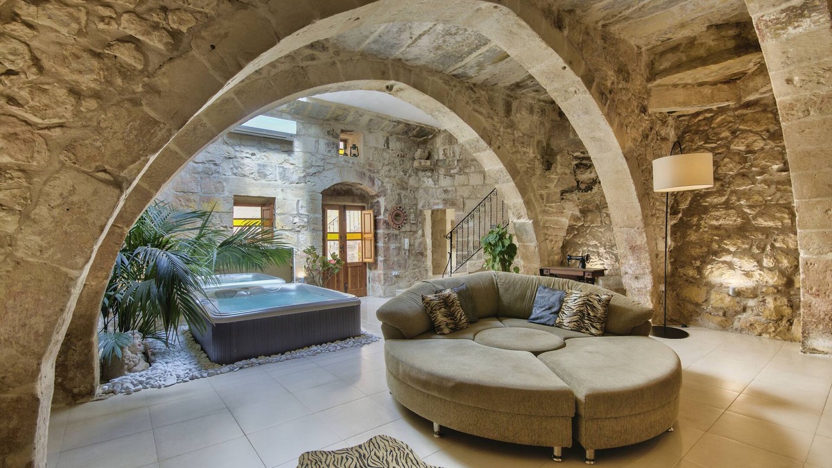 Zabbar House | Romantic, calming, dreamy character house in the centre of the village