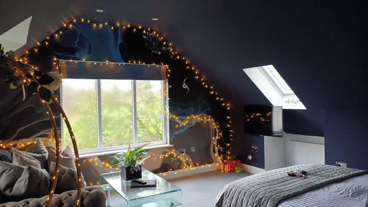 Blaisdon Cottage | Romantic Chalet- Hot Tub- Games Room-Stream-Views