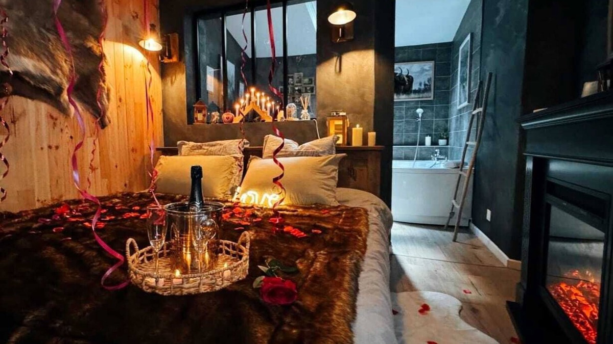 Saint-Maurice Apartment | ❤️‍🔥 Romantic chalet/Private hot tub/Cinema screen/10 min center ❤️‍🔥