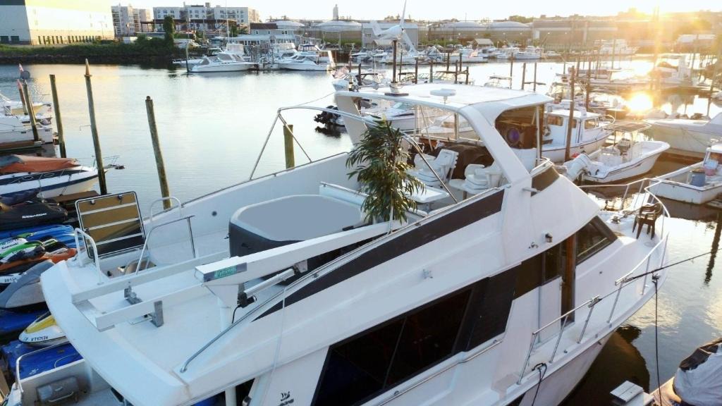 Gerritsen Beach Boat Rental | Romantic Condo @ Ocean 3-deck Yacht