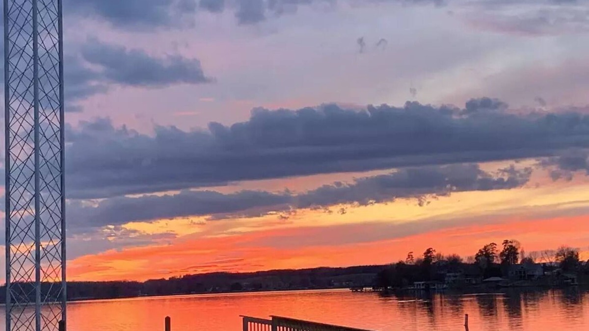 Huddleston Condo | Romantic condo with beautiful sunset views of Smith Mountain Lake