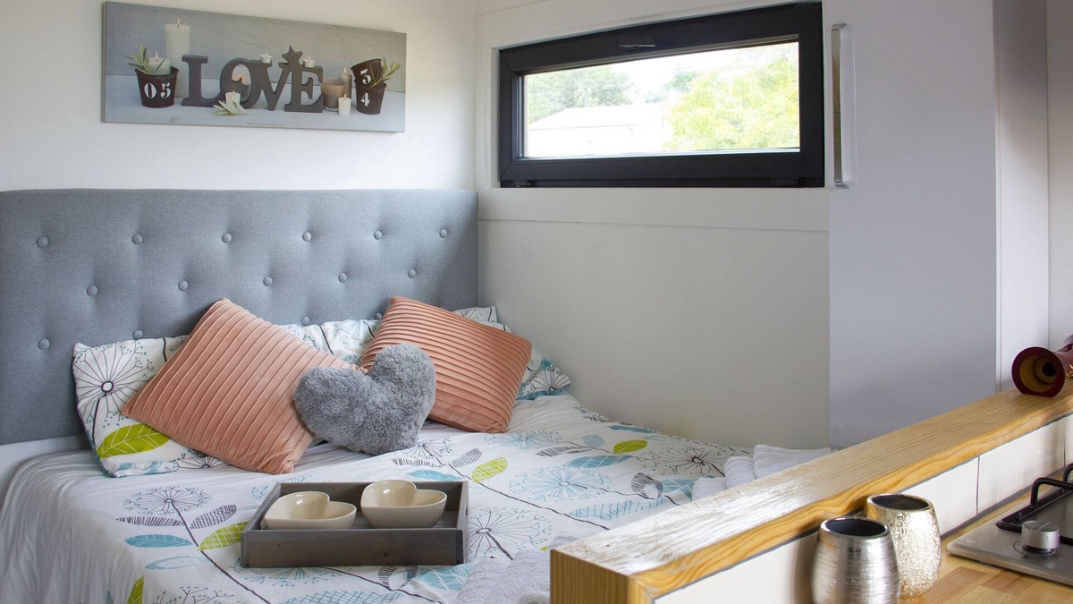 Laprade Cabin | Romantic converted shipping container with outdoor bath
