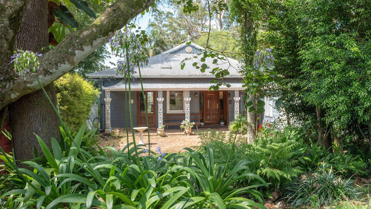 Eagle Heights Cottage | Romantic Cottage 250m to Gallery Walk