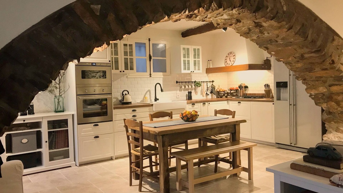 Besse-sur-Issole House | Romantic Cottage in Historical French Village Provence Wine Country House