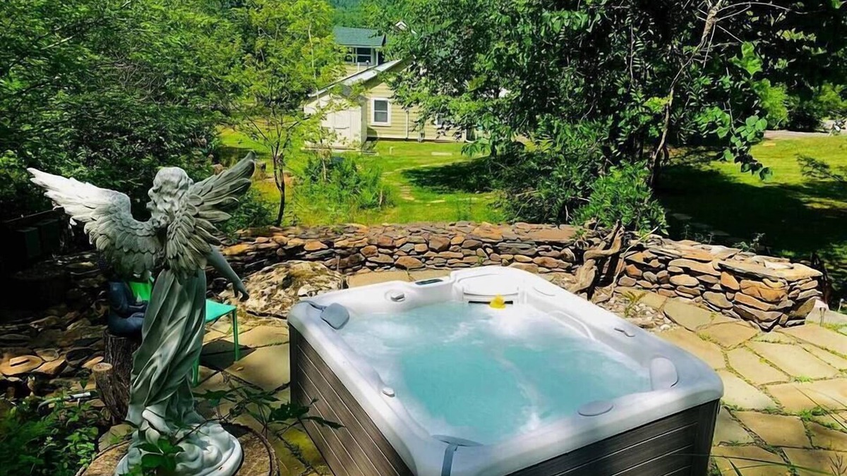 Lake Hill House | Romantic Cottage -Amazing Views -Spa -Woodstock NY