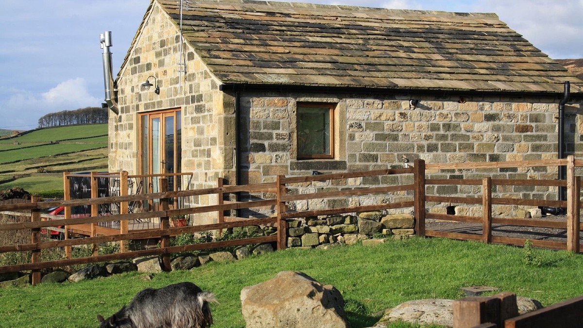 Wadsworth Cottage | Romantic cottage in HEBDEN BRIDGE - panoramic views with BALCONY