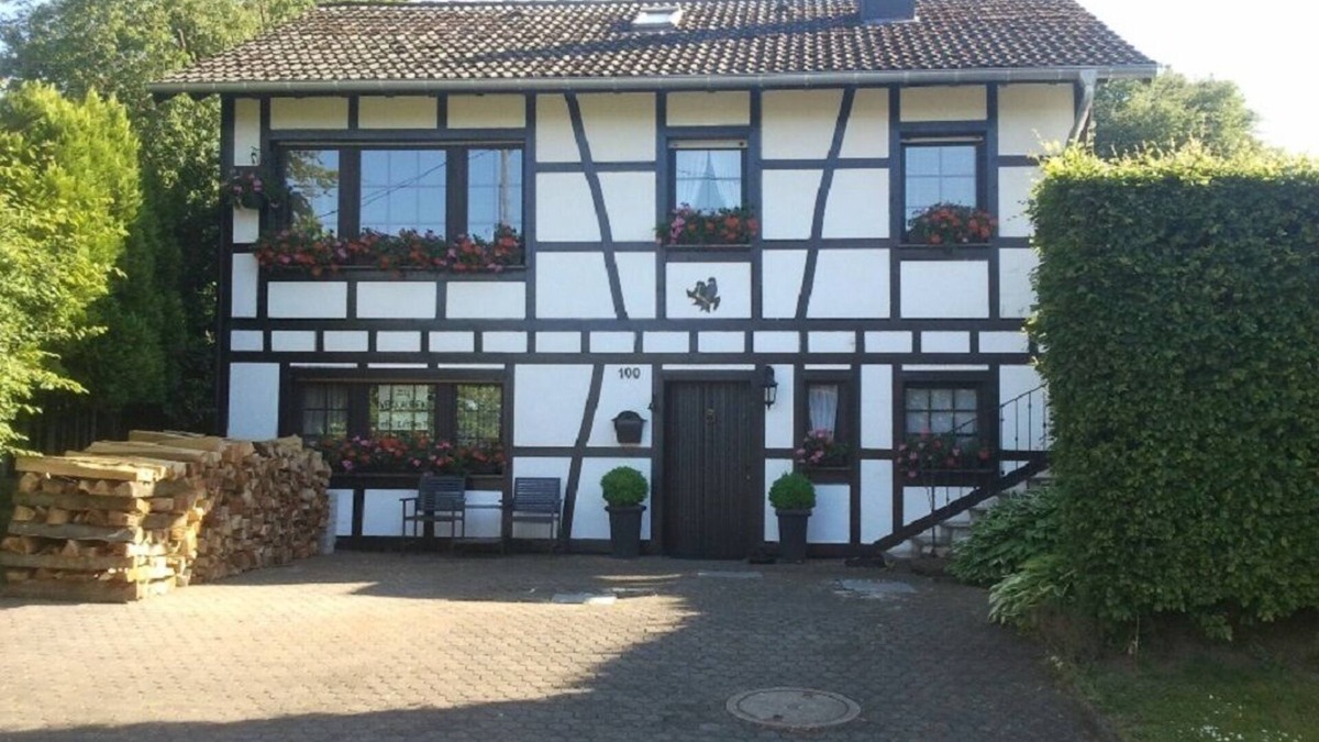 Hellenthal House | Romantic cottage is looking for you! -Wi-Fi, fireplace, infrared cabin