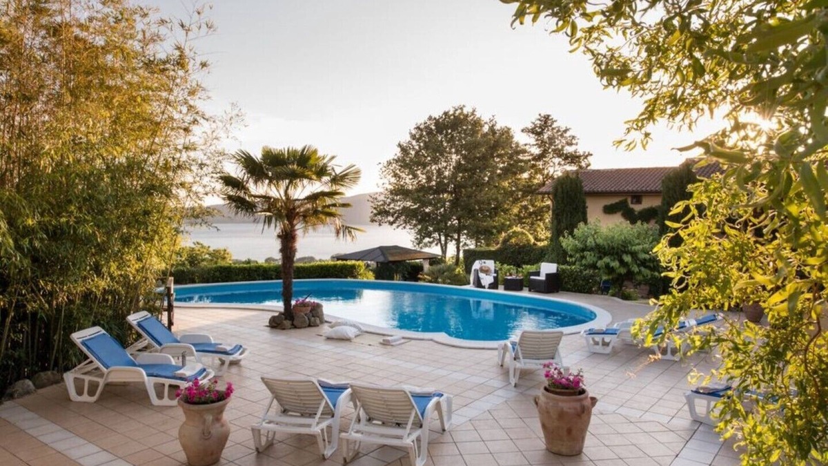 Caprarola Cottage | Romantic Cottage Rosa with a stunning lake-view terrace, pool and WIFI near Rome