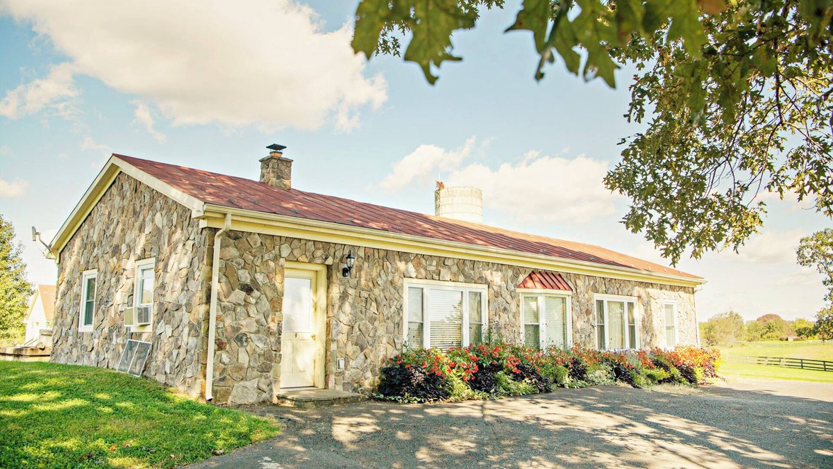 Castleton Cottage | Romantic Cottage with Private Hot Tub