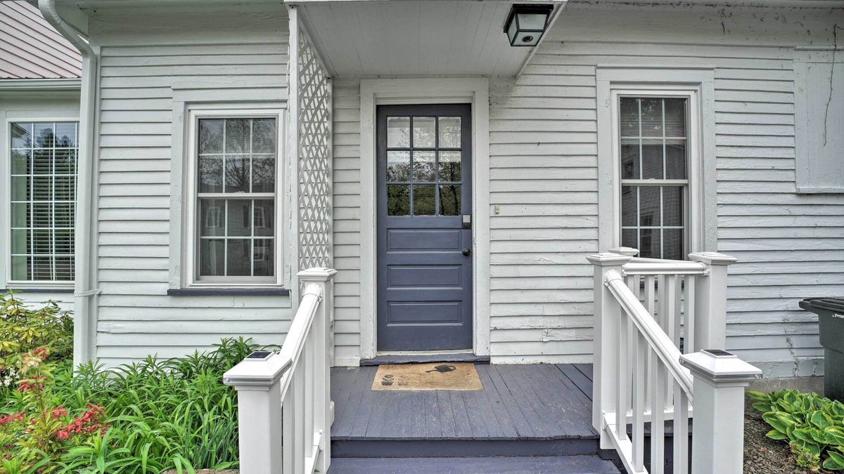 Westfield Apartment | Romantic Country Apt by Lake Erie & Wineries!