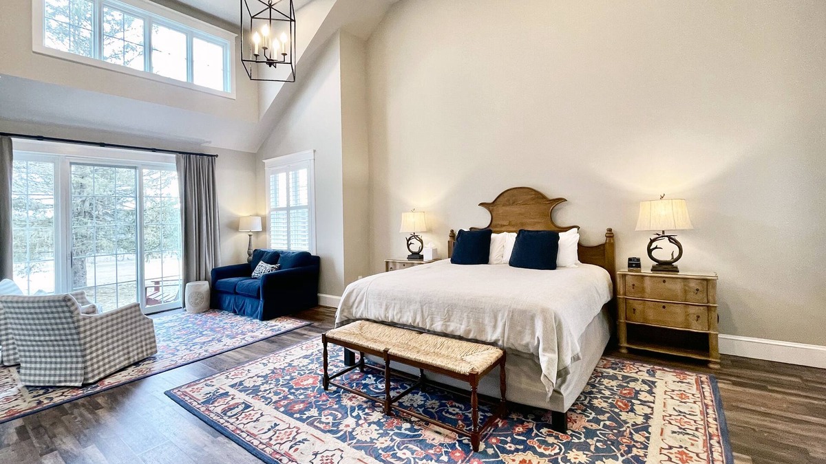 Reeders Ski Chalet | Romantic Couples Suite in the Poconos