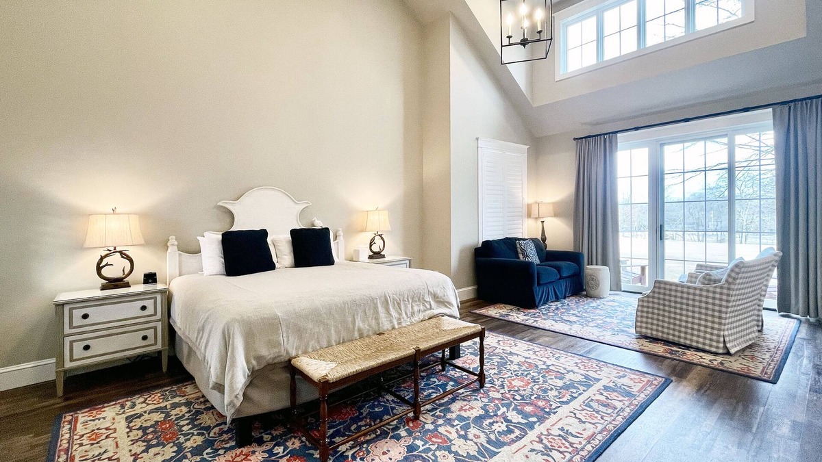 Reeders Ski Chalet | Romantic Couples Suite in the Poconos with Jetted Tub