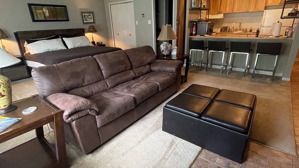 Basye Condo | Romantic, cozy place! 9:00 am check-in, 6:00 pm check-out POSSIBLE.