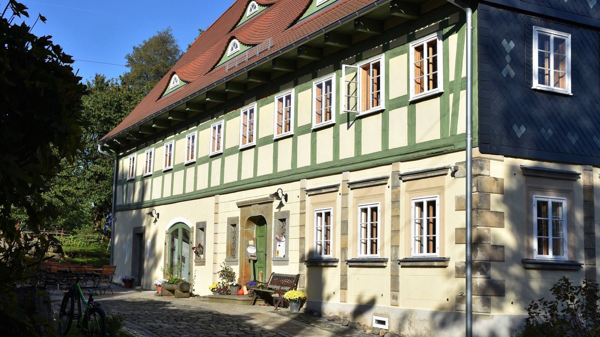 Ebersbach Apartment | Romantic farm in the neighboring house on the Grünsteinhof in Upper Lusatia