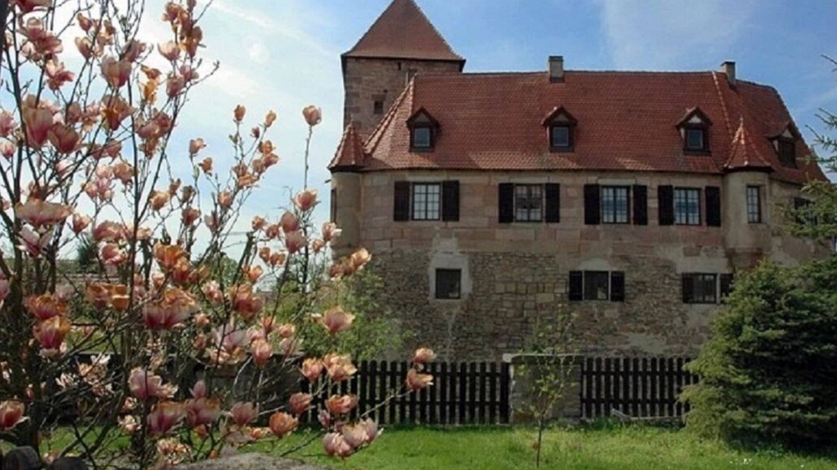 Kornburg - Worzeldorf Other | Romantic double room in a historic castle