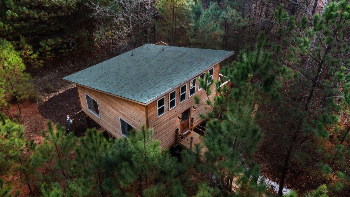Lawndale Cabin | Romantic Escape in the Treetops w/Outdoor Shower, Hot tub, & Firepit!